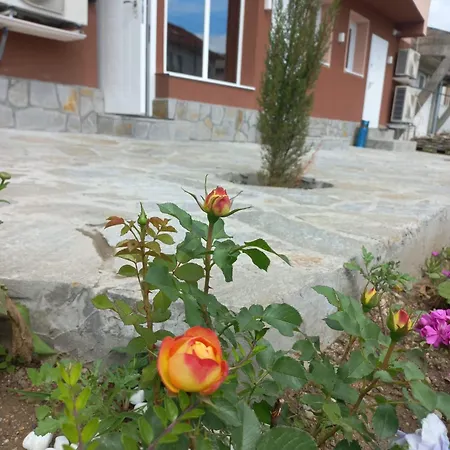 къща елена Maison d'hôtes