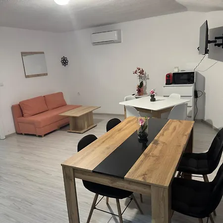 Maison d'hôtes къща елена 3*